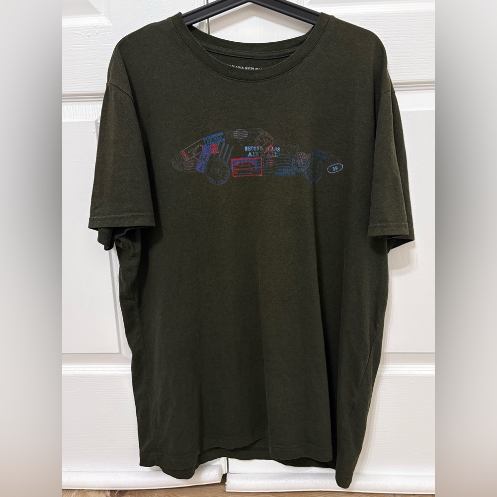 Banana Republic Men’s Dark Green Graphic Tee